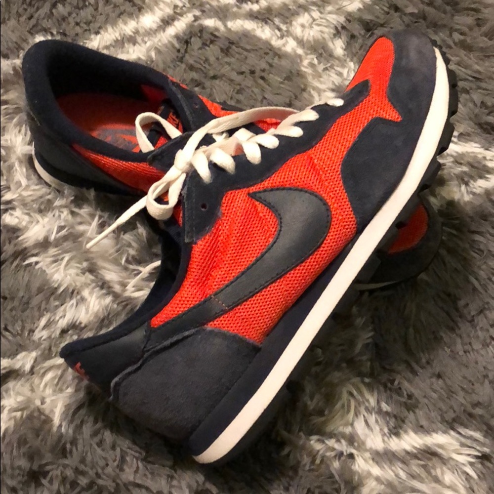 Nike sneakers men’s 7.5 fits a woman’s 9